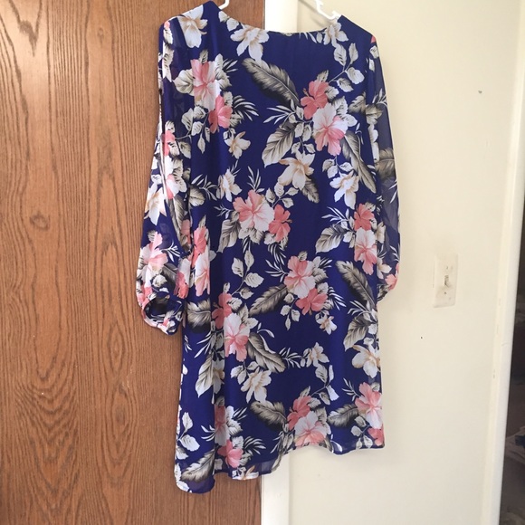 LAST CALL
Lulu’s floral swing dress - size medium - Picture 6 of 6